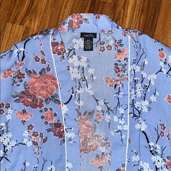 Rue21 NWOT Beautiful Floral Kimono Blue Pink Red Womens Size Small - Picture 2 of 3